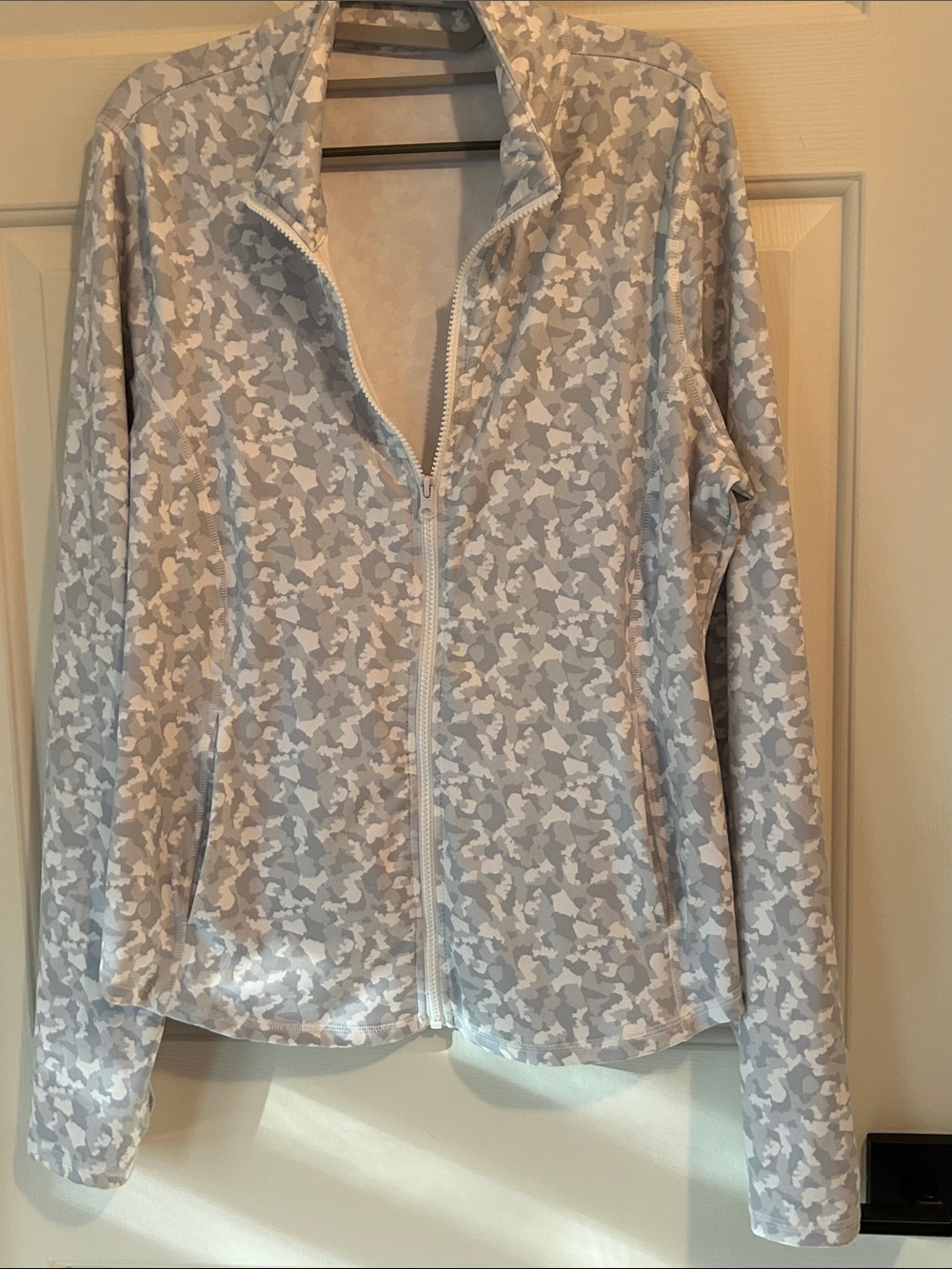 Light Gray Camouflage Zip-Front Women's Jacket